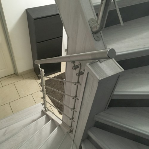 Rénovation bicolore d&rsquo;un escalier bois