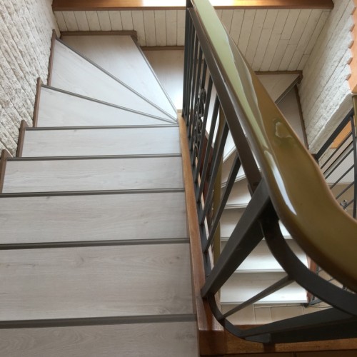 Rénovation des marches d&rsquo;un escalier ajouré